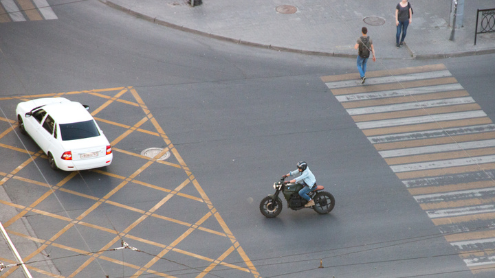 Видео погони за мотоциклисткой-подростком появилось в Сети