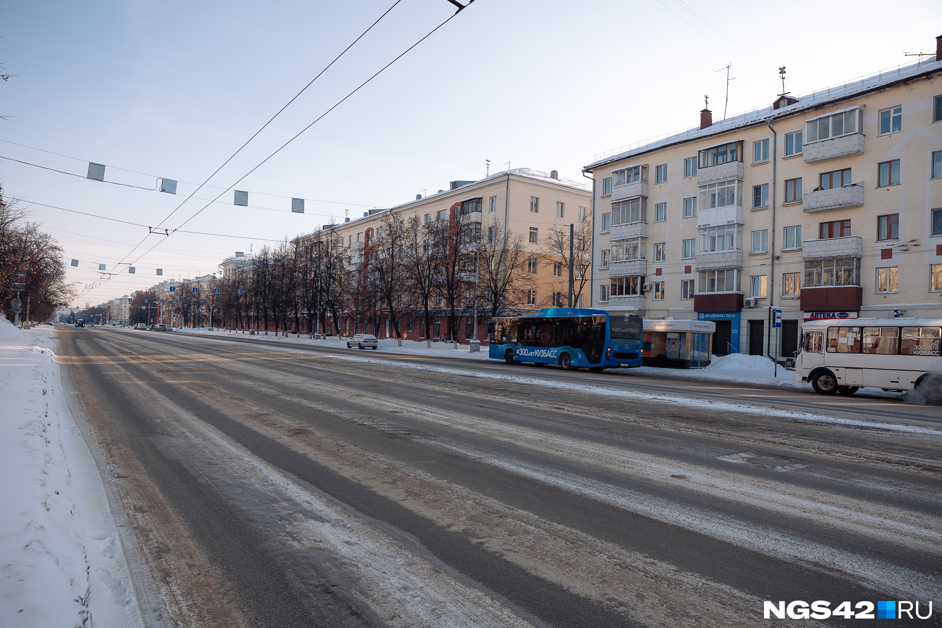 Нгс 42 кемерово. Кемерово транспортники. Трамвай Кемерово. А 42 фото Кемерово. Империя 42 Кемерово.