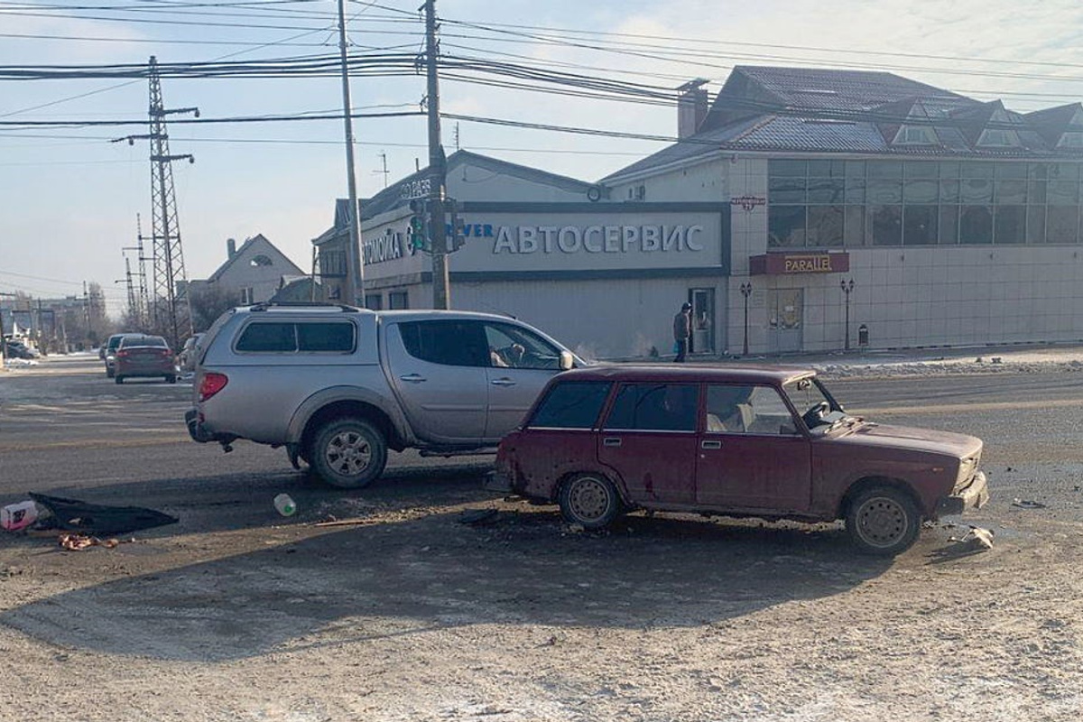 Дети после аварии волгоград. ДТП Волгоград вторая продольная. Авария в Волгограде вчера. Авария в Волгограде сегодня.