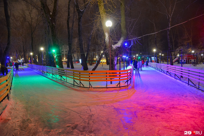 В прошлую зиму в парке выставляли <a href="https://29.ru/text/gorod/2022/01/15/70378883/" class="_" target="_blank">светящиеся фигуры</a>, а в этот раз будет каток