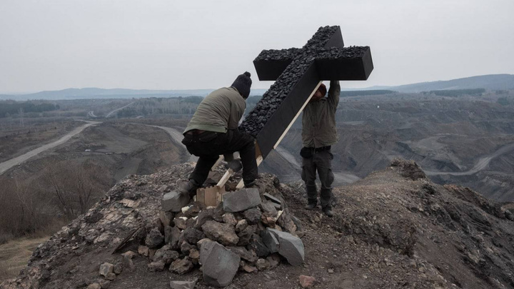 Открестились от памятника: власти объяснили снос креста в память о погибших шахтерах в Кузбассе