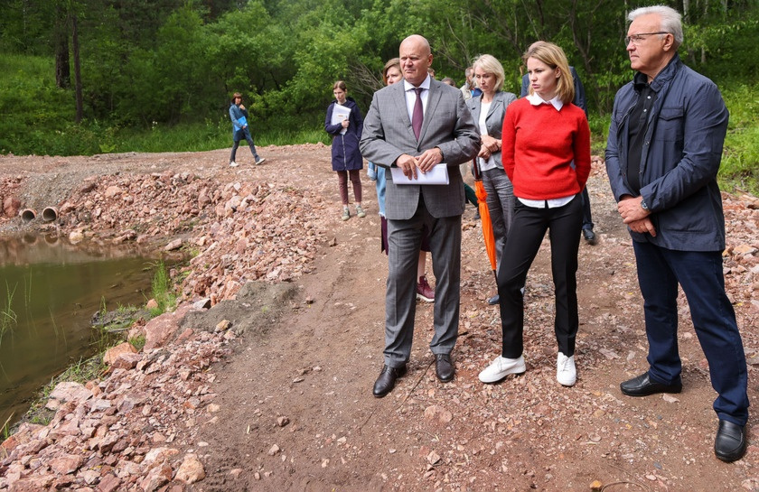 Владислав Логинов (слева) на прошлом конкурсе считался техническим кандидатом, а на этом — основным Владислав Логинов (слева) на прошлом конкурсе считался техническим кандидатом, а на этом — основным