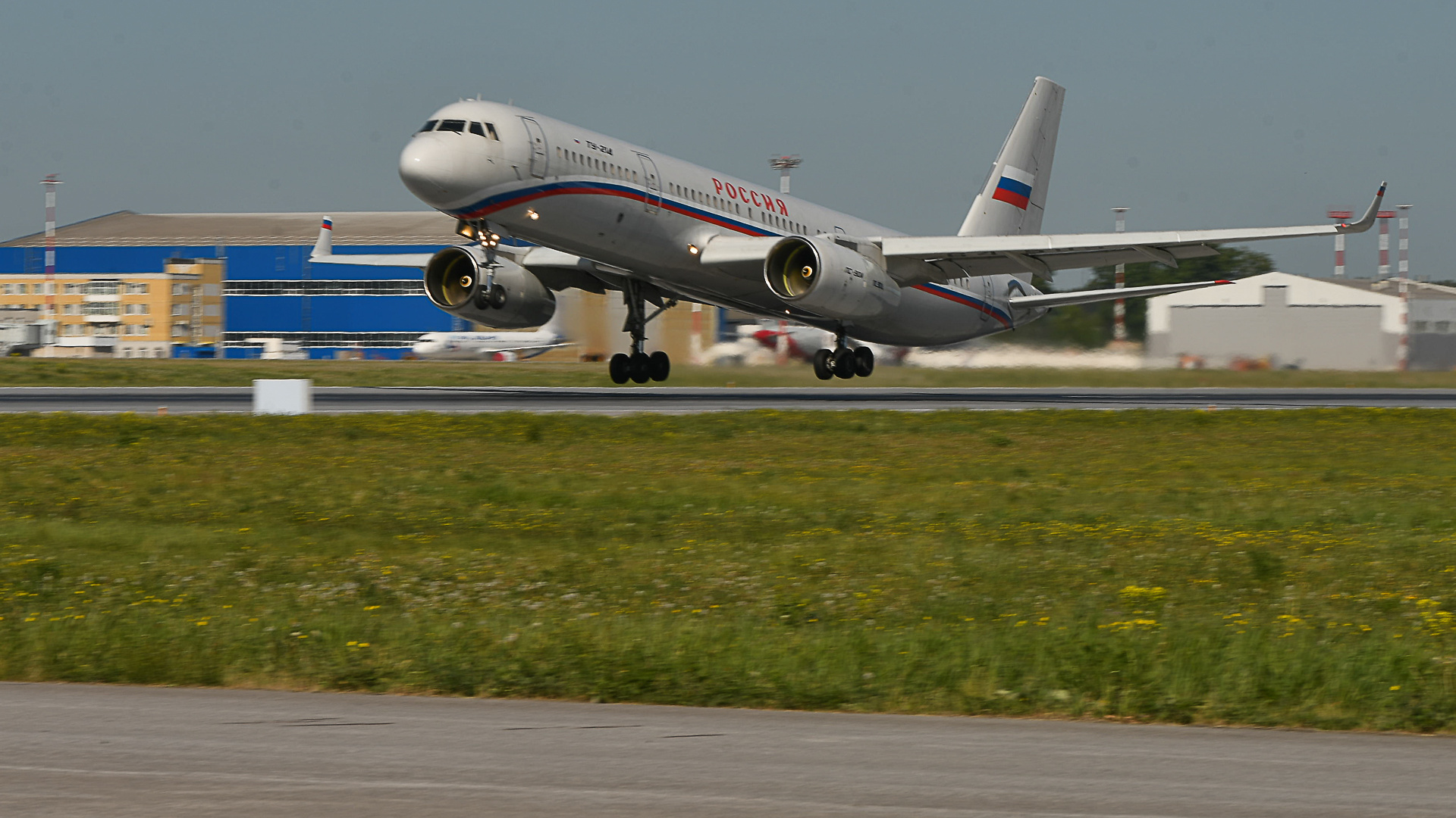 «Будут больше стоять, чем летать»: разбираемся, что из себя представляют наши Ту-214, которыми заменят Boeing и Airbus