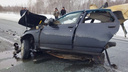 ВАЗ разорвало на части в лобовом ДТП на новосибирской трассе: два человека погибли, два — в больнице