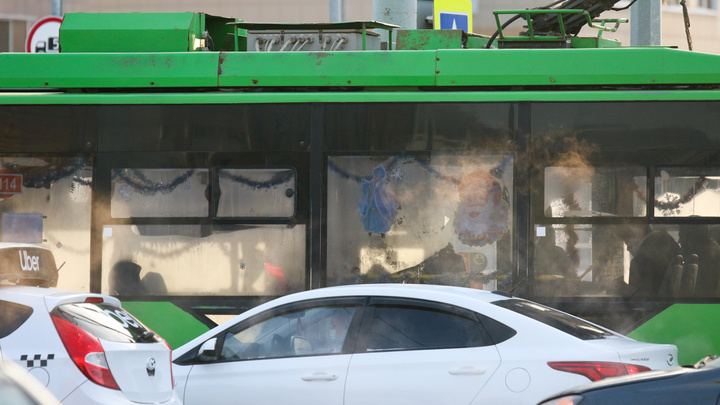 В Казани водитель троллейбуса зажал между дверями пенсионерку и протащил ее несколько метров
