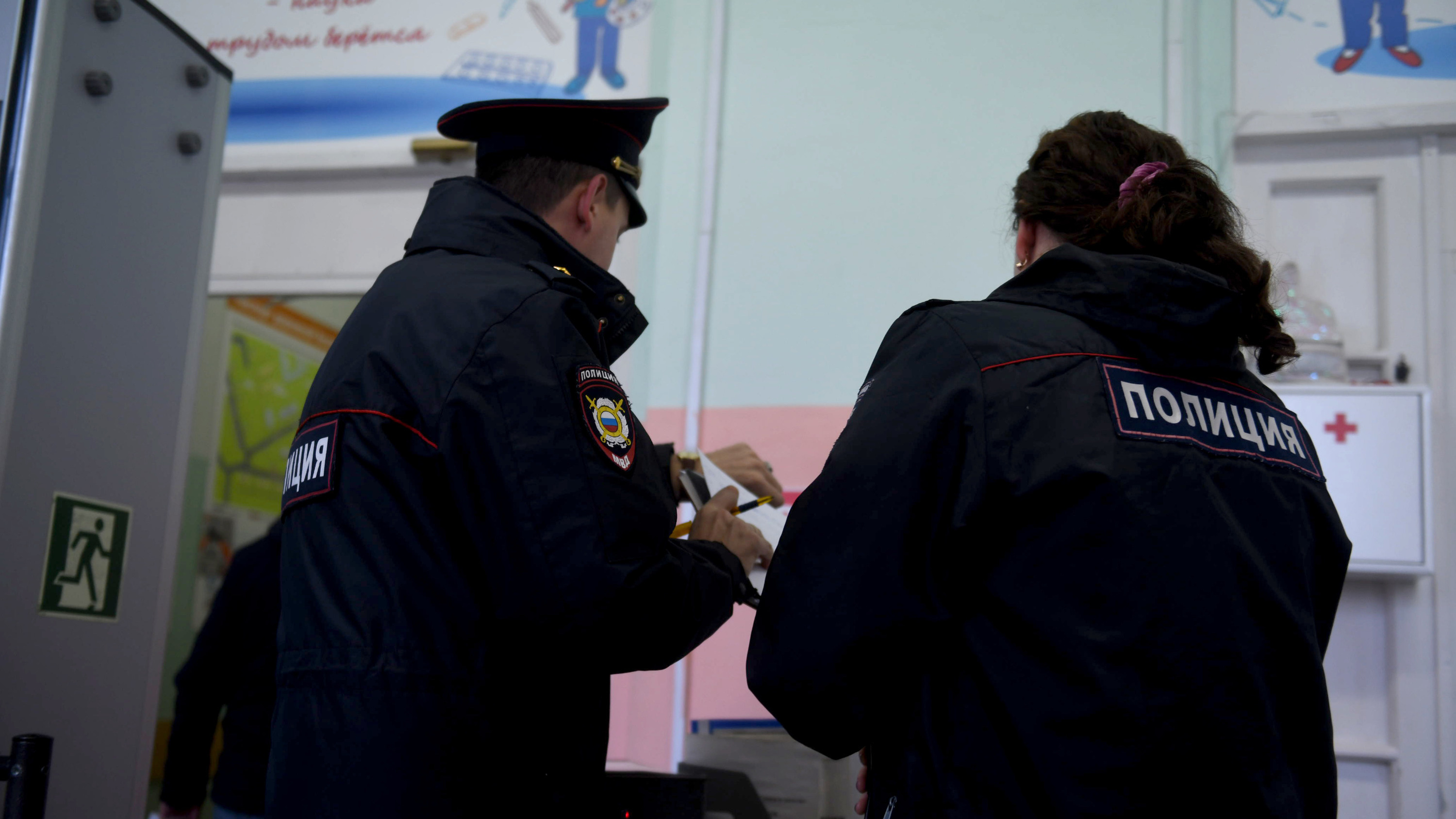 Московские инспекторы нашли в полиции на Урале таинственный сейф без ключей. Содержимое привело их в ярость