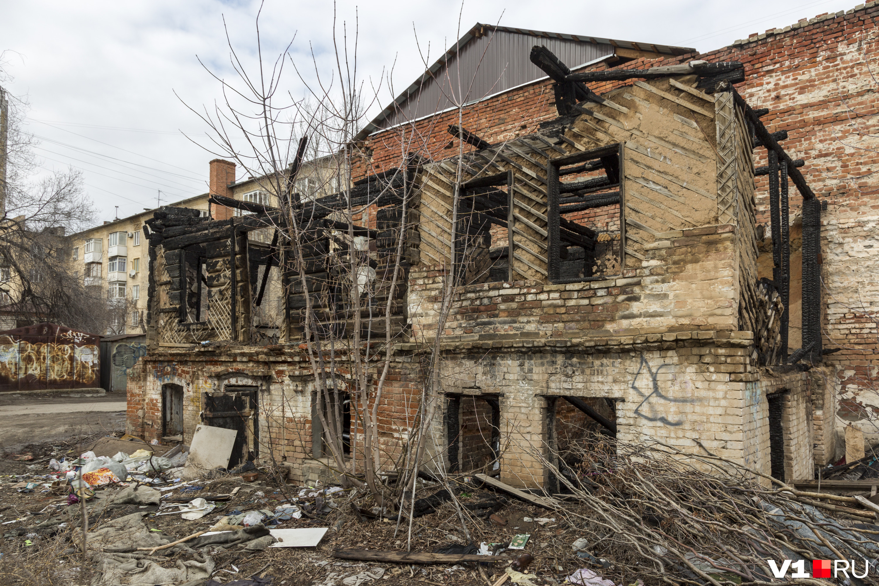 Огонь уничтожил и деревянный царицынский дом на улице Клинской