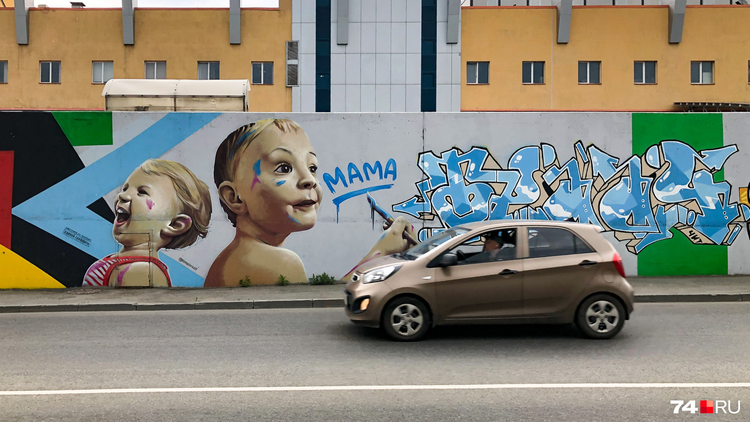 Граффити на объездной дороге вокруг ТРК «Родник». Очень приличные