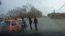 Иномарка сбила мужчину на пешеходном <nobr class="_">переходе —</nobr> ДТП попало на камеру видеорегистратора
