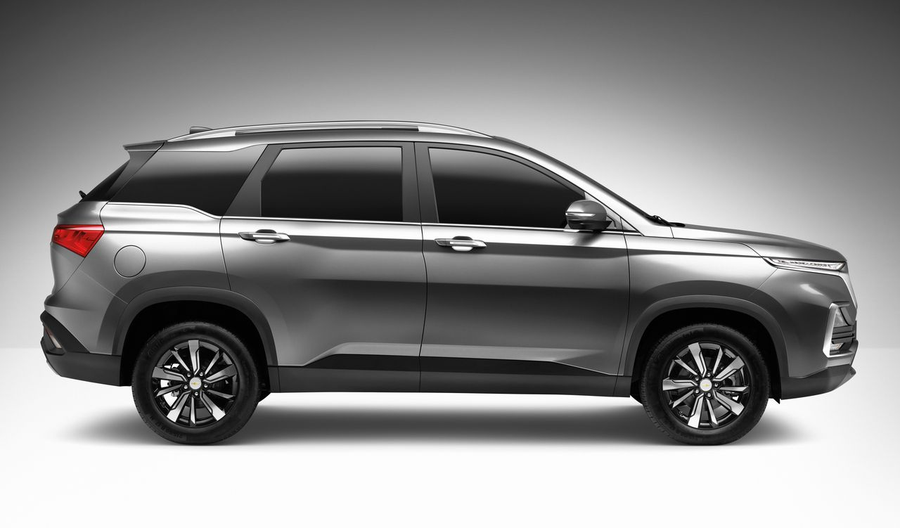 Chevrolet Captiva — еще один продукт совместного творчества американцев с китайцами, известный также как Baojun 530. В Россию ввозится из Китая, стоит порядка 2,5 миллиона рублей, по размеру близок к Nissan <nobr class="_">X-Trail</nobr>. Но привод — только передний, двигатель — <nobr class="_">1,5-литровый</nobr> (147 <nobr class="_">л. с.</nobr>), коробка — вариатор Chevrolet Captiva — еще один продукт совместного творчества американцев с китайцами, известный также как Baojun 530. В Россию ввозится из Китая, стоит порядка 2,5 миллиона рублей, по размеру близок к Nissan <nobr class="_">X-Trail</nobr>. Но привод — только передний, двигатель — <nobr class="_">1,5-литровый</nobr> (147 <nobr class="_">л. с.</nobr>), коробка — вариатор