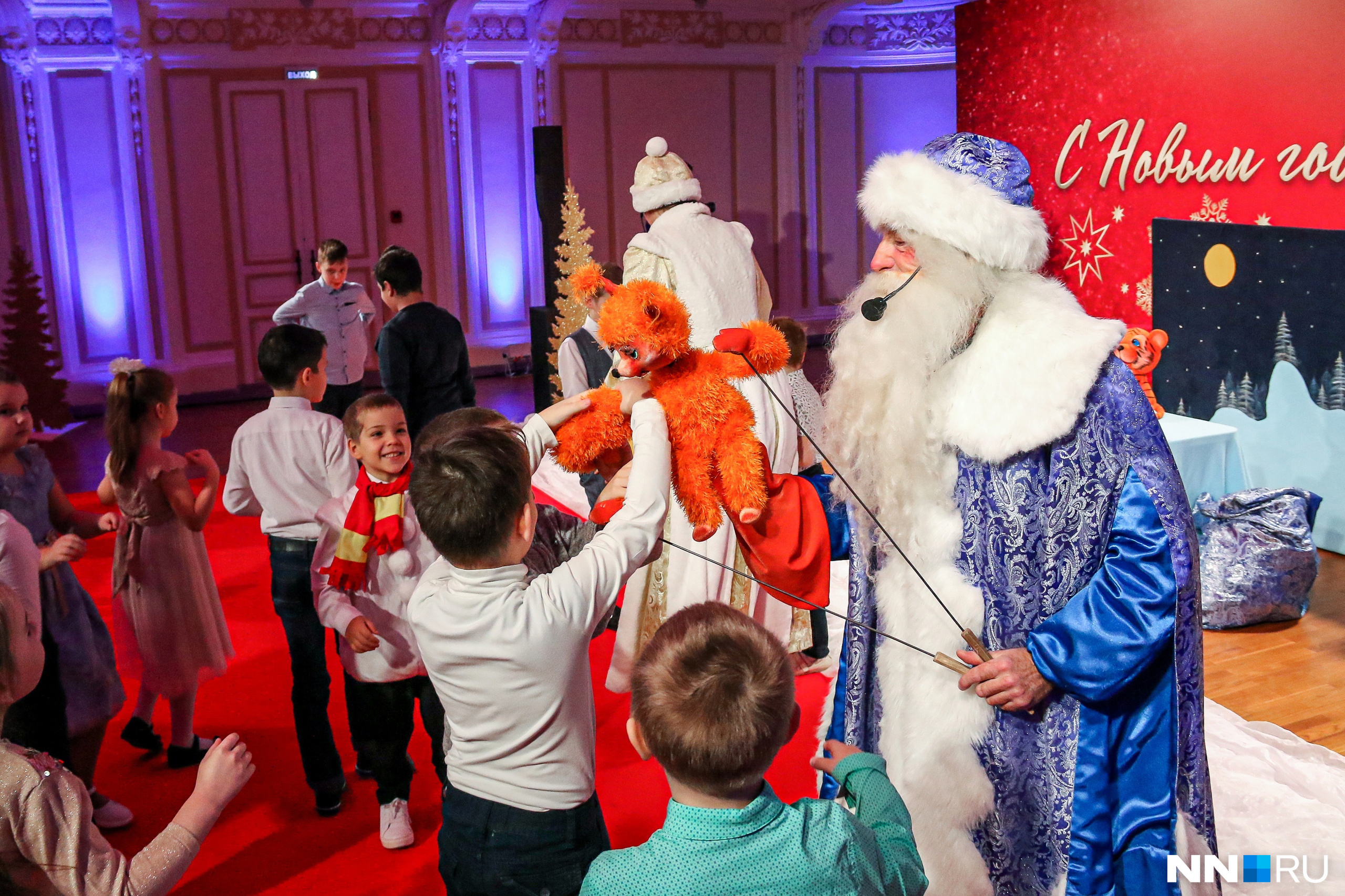 Дети познакомились с героями новогодней сказки