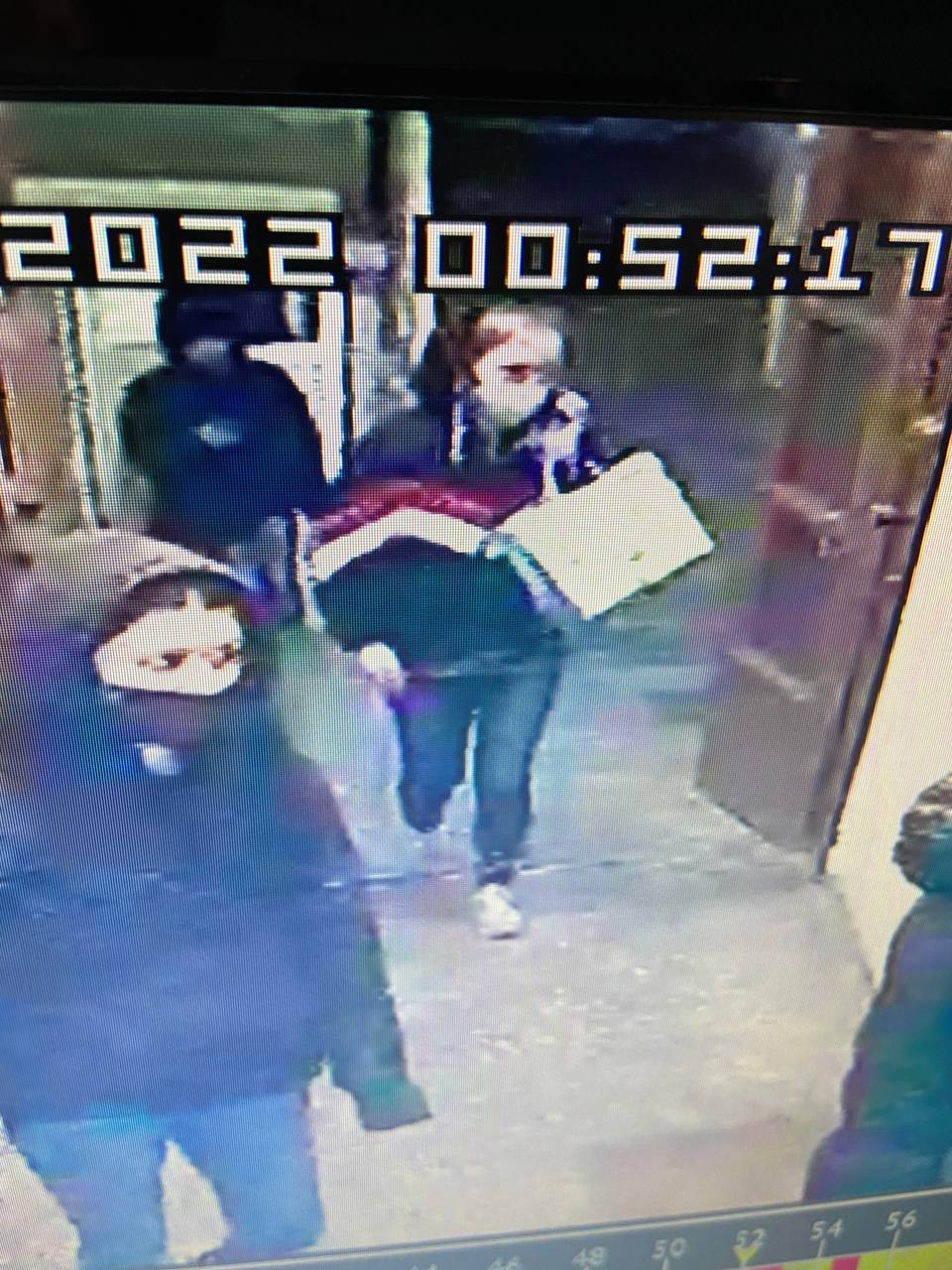 Видеокамера в подъезде. Насилие камера наблюдения. Преступник с камеры видеонаблюдения. Похищение невесты в тамбове. Нападение на девушку в лифте.