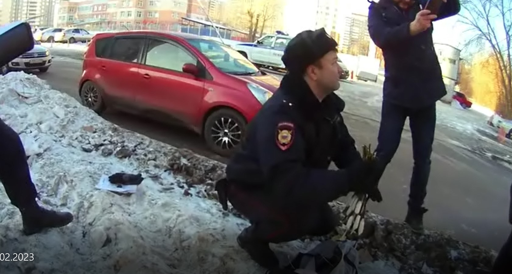 В Екатеринбурге задержали закладчика-«флориста». Он собирал «кусты» из веток, на которые крепил наркотики