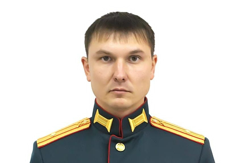 Дмитрий закончил Казанское высшее артиллерийское командное училище