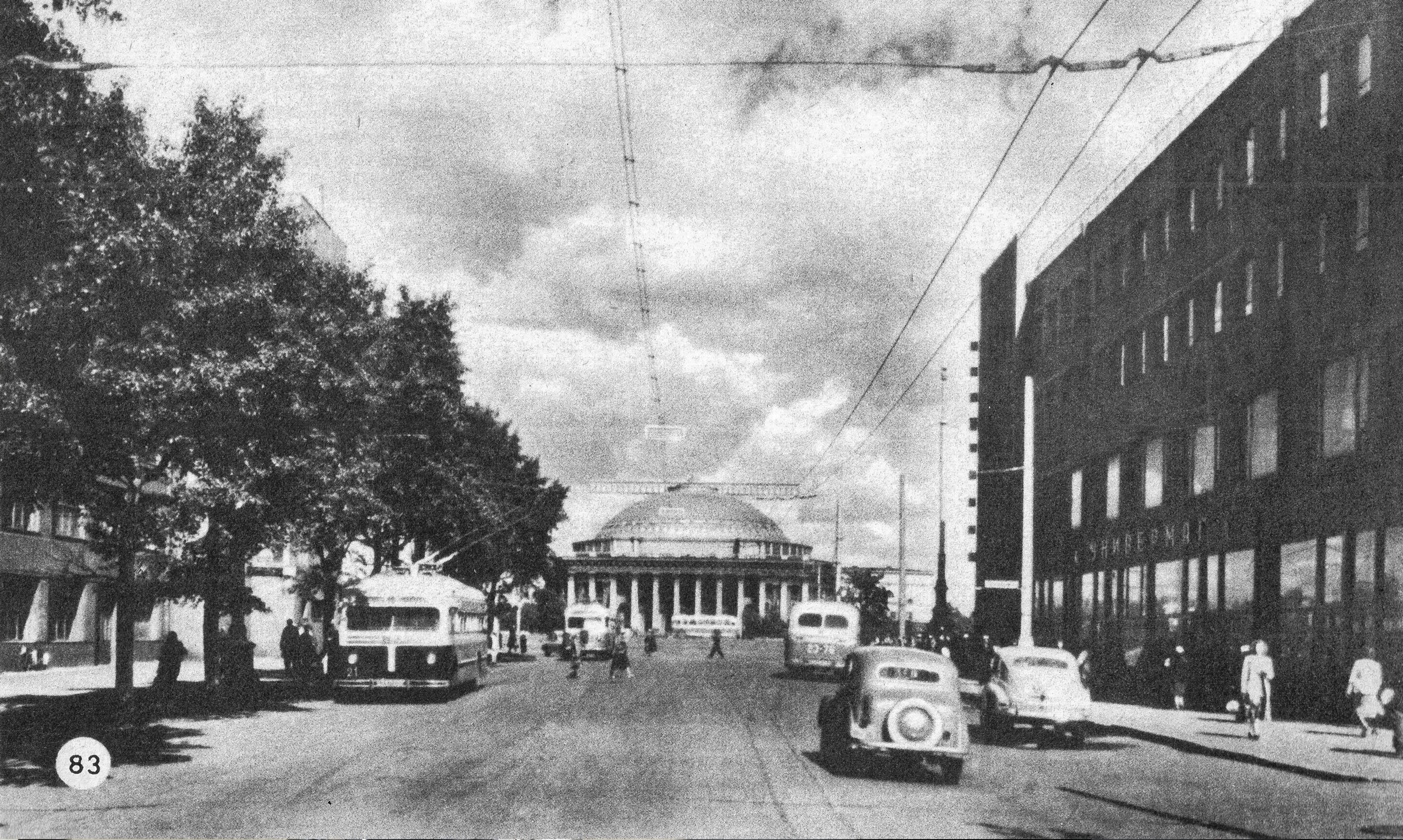 Улица Ленина, вид на Оперный театр. Конец <nobr class="_">1950-х</nobr> — начало <nobr class="_">1960-х</nobr>