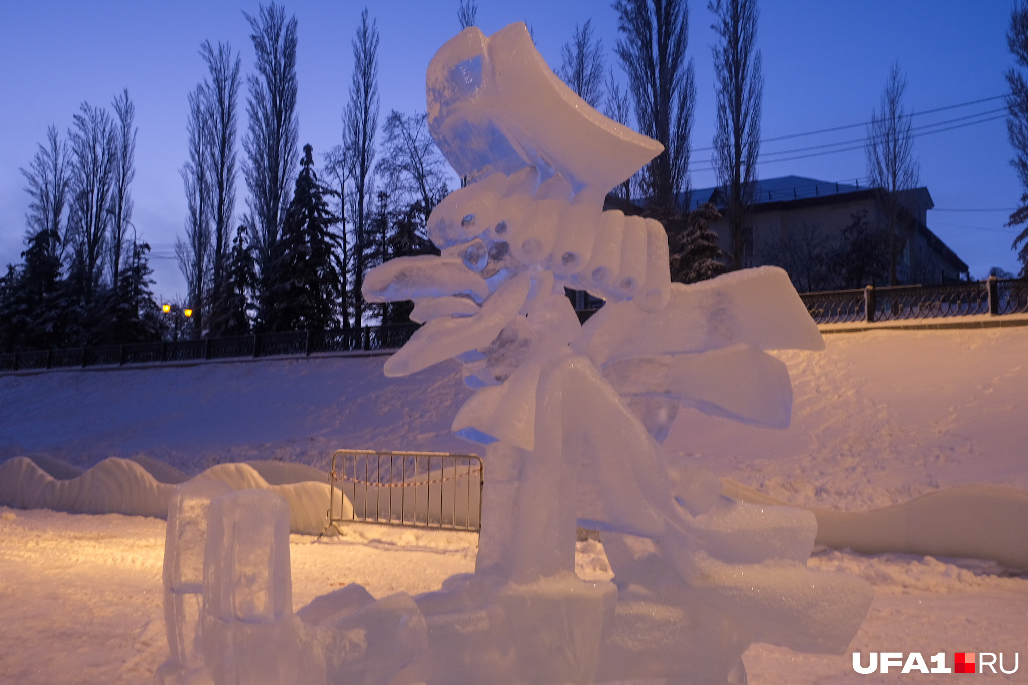 Главные герои в этом городке — персонажи мультфильмов