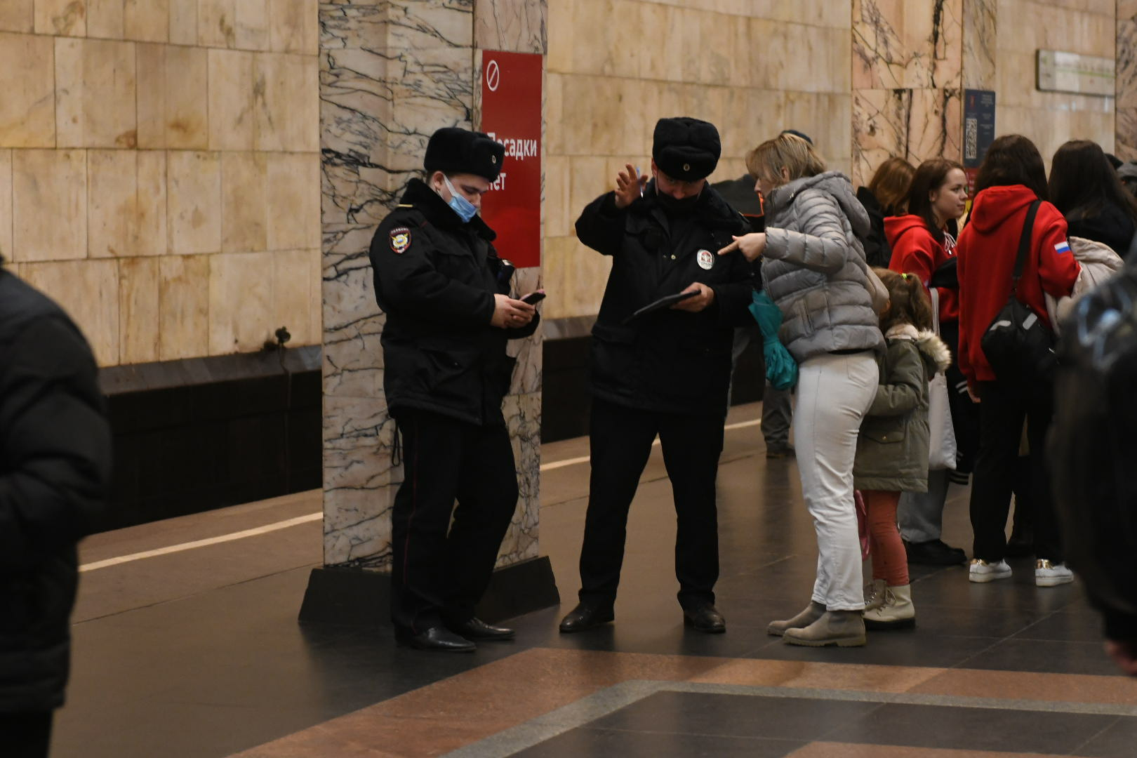 Что произошло на зеленой ветке метро сегодня. Перекрытые станции в метро. Коллапс на зеленой ветке. Перекрыта зеленая ветка. Перекрытие зеленой ветки.