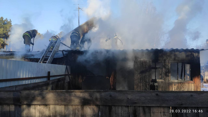 В Канске сгорел дом: 8 человек пострадали, троих спасти не удалось