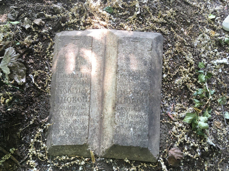 Надгробие на Парфеновском кладбище