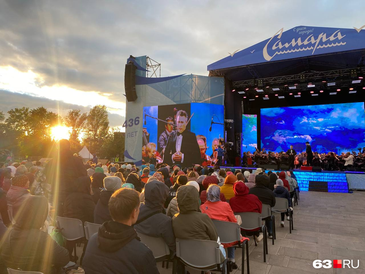 Шаман в самаре 2024 самара концерт. Концерт день города Самары 2019. Певец Самара. Сцена амфитеатр.