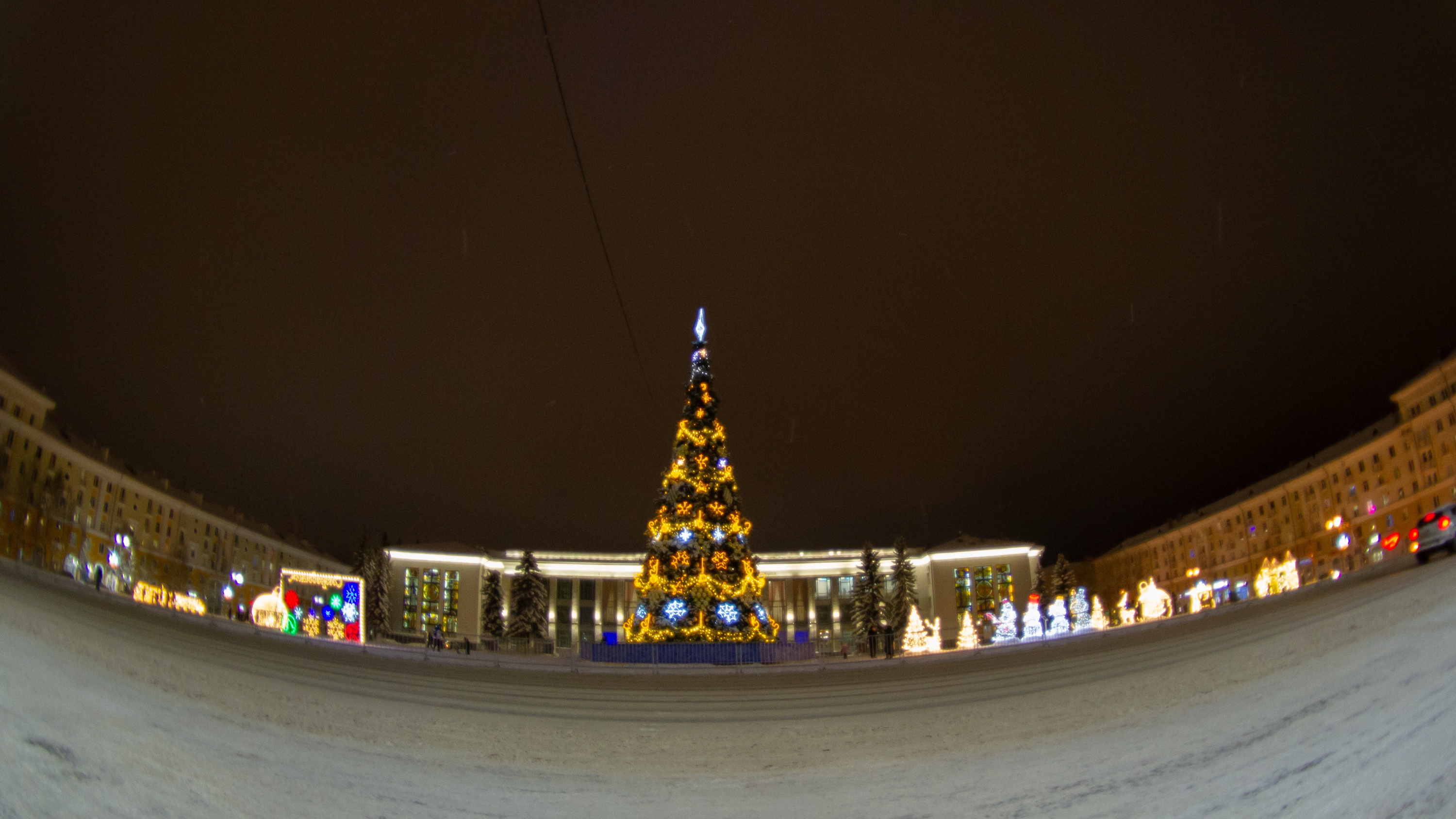 Как украсили площадь Северодвинска: смотрите и оценивайте, как постарались власти для горожан