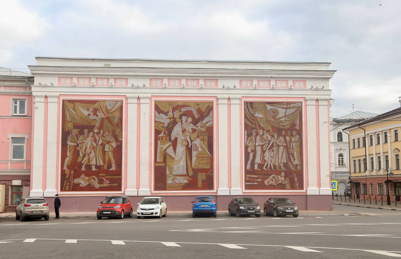 Монументальный триптих «Связь времен» отреставрировали в Нижнем Новгороде