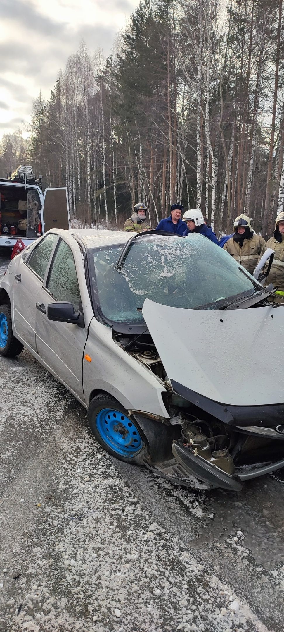 На свердловской трассе водитель Lada не заметил внедорожник и устроил смертельное ДТП
