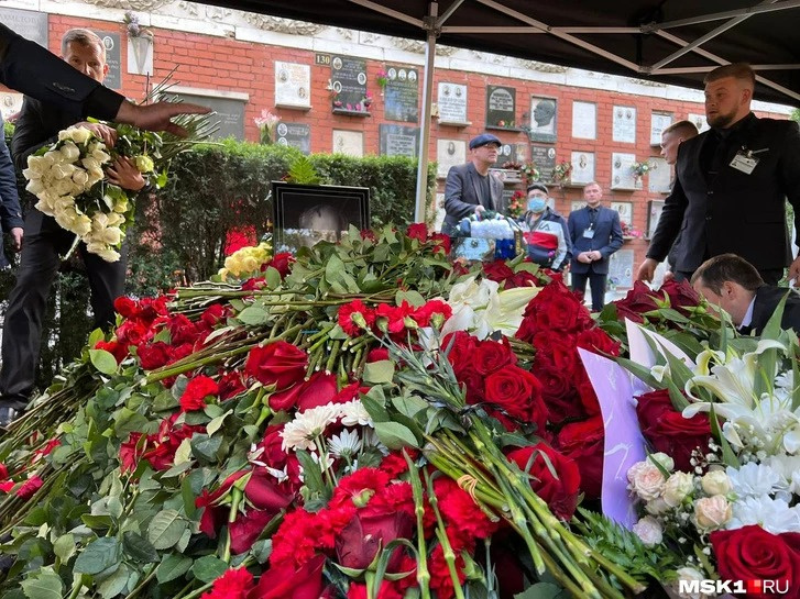 Могила Михаила Горбачева — рядом с могилой его жены Раисы Могила Михаила Горбачева — рядом с могилой его жены Раисы