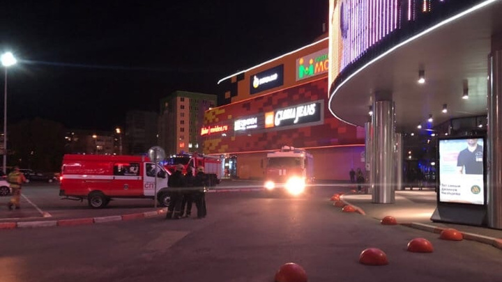 В торговом центре «Макси» произошел пожар: видео с места ЧП