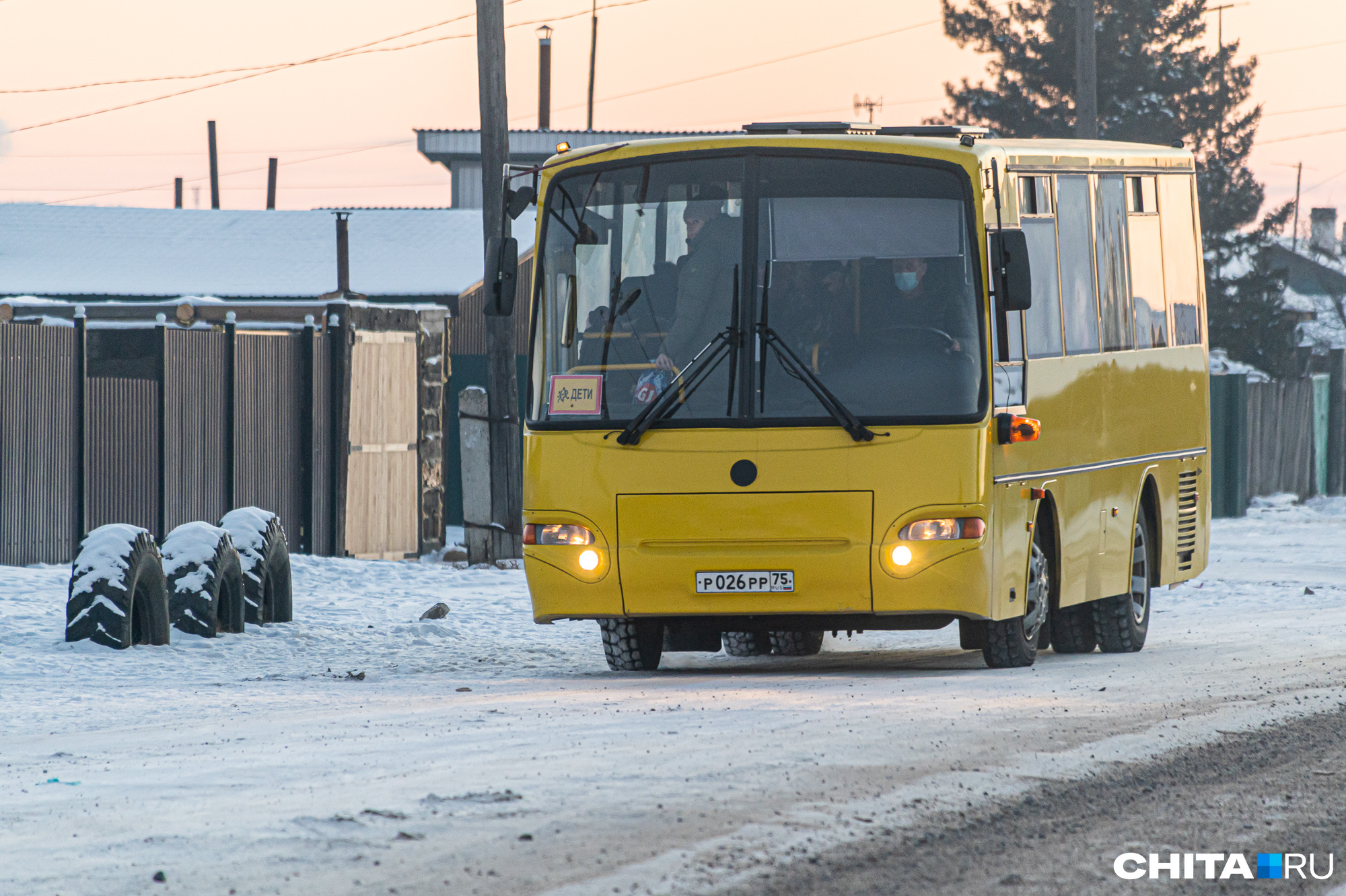 5-классника выгнали из школьного автобуса на мороз в Чите
