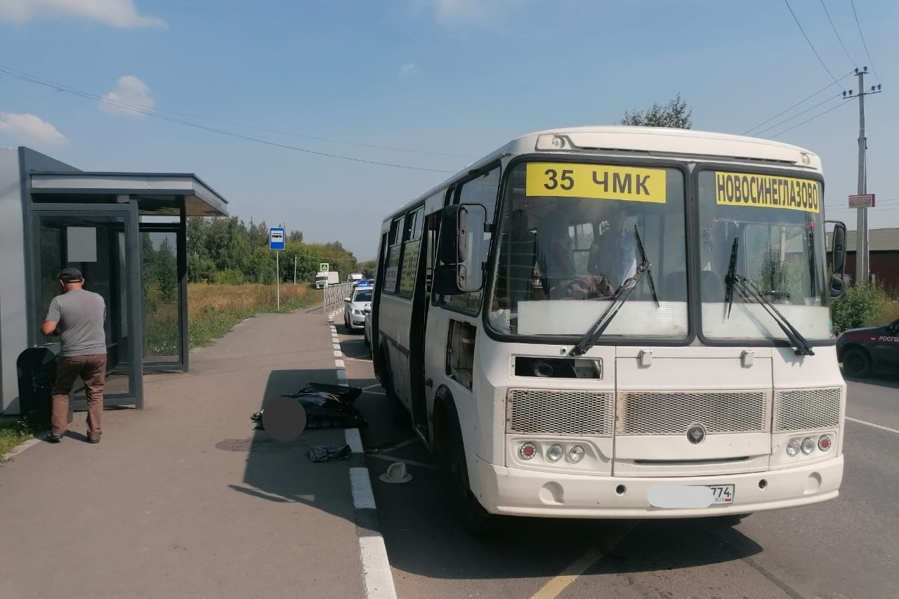 Водитель маршрутки задавил пассажирку, вышедшую на остановке, в Челябинске  - 22 августа 2022 - 74.ru