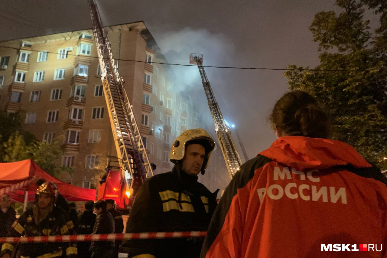 Пожар в москве на ленинском проспекте. Пожар на Ленинском проспекте. Пожар Ленинский проспект. Пожар на Ленинском проспекте сегодня в Москве. Пожар в жилой высотке на Ленинском.