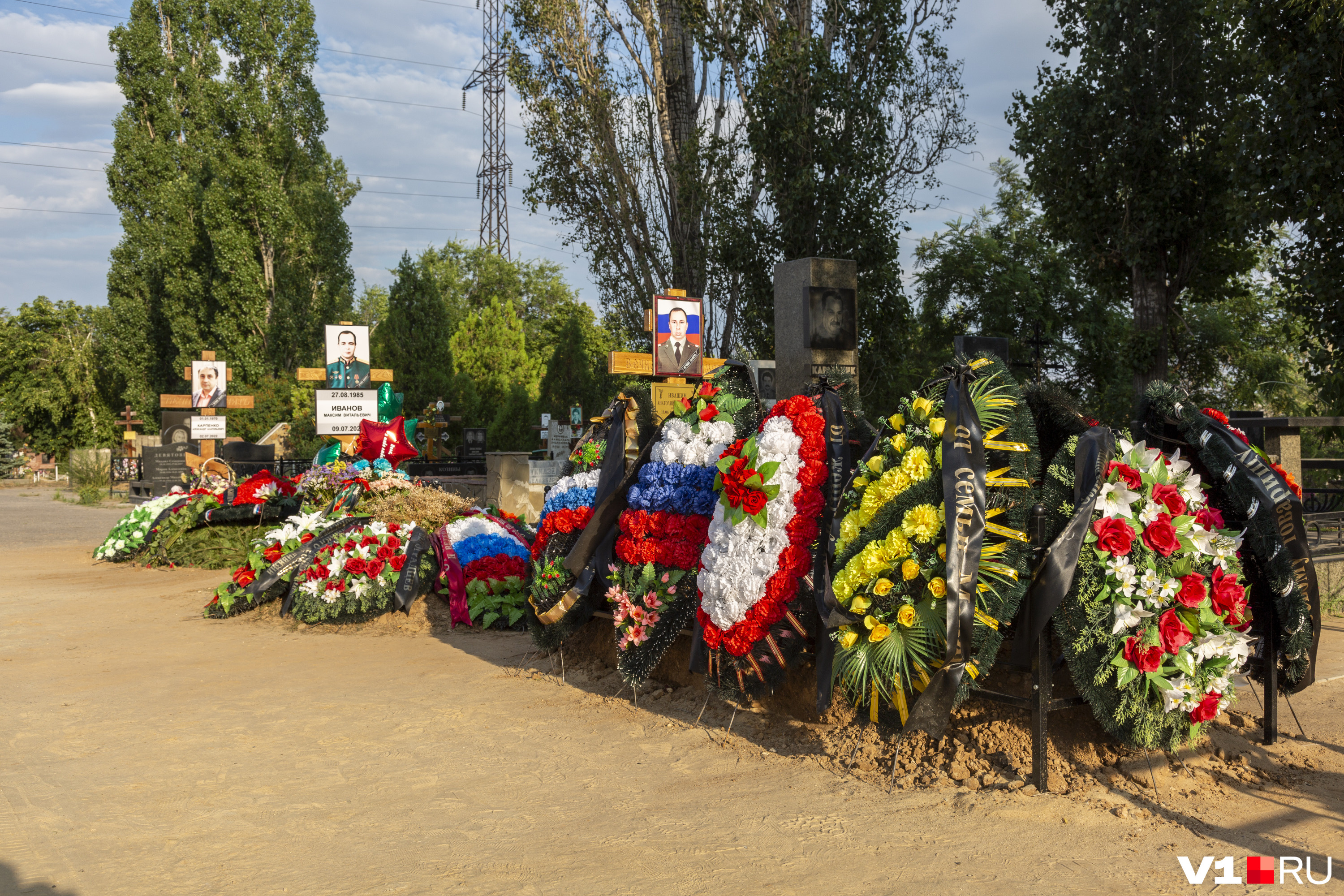 Анатолия Ивашина похоронили на аллее памяти погибших в ходе спецоперации солдат и офицеров.