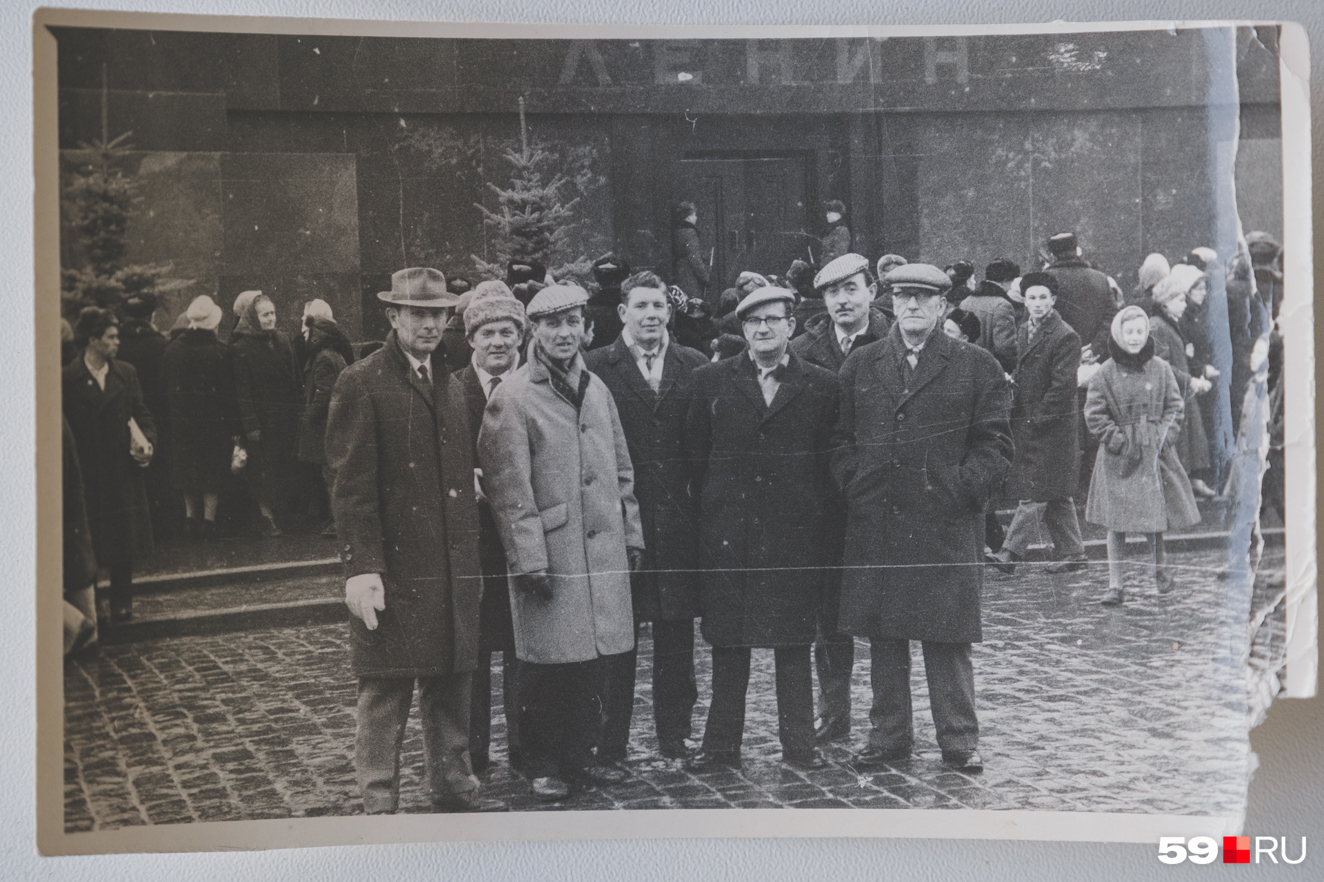 Британская делегация у мавзолея на Красной площади