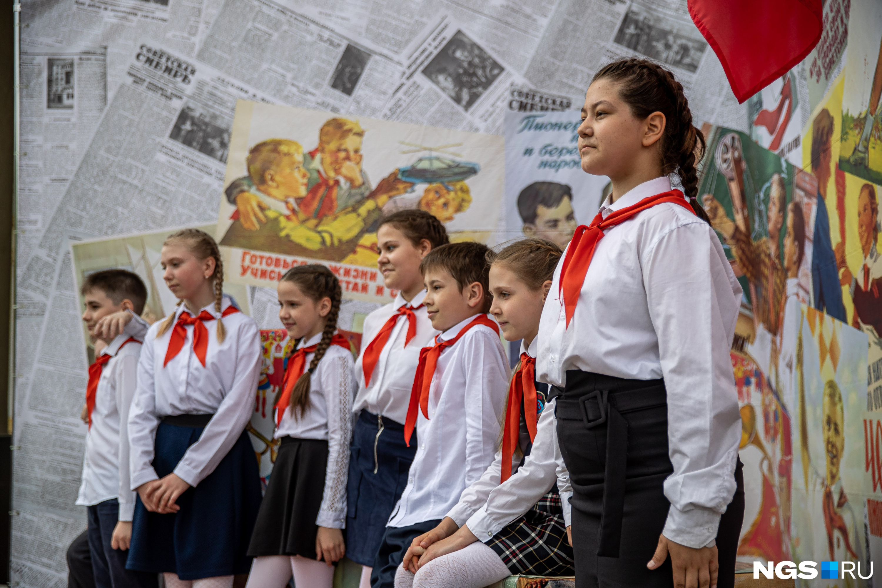 В Новосибирске вскрыли капсулу времени к 100-летию пионерии 19 мая 2022  года - 19 мая 2022 - НГС