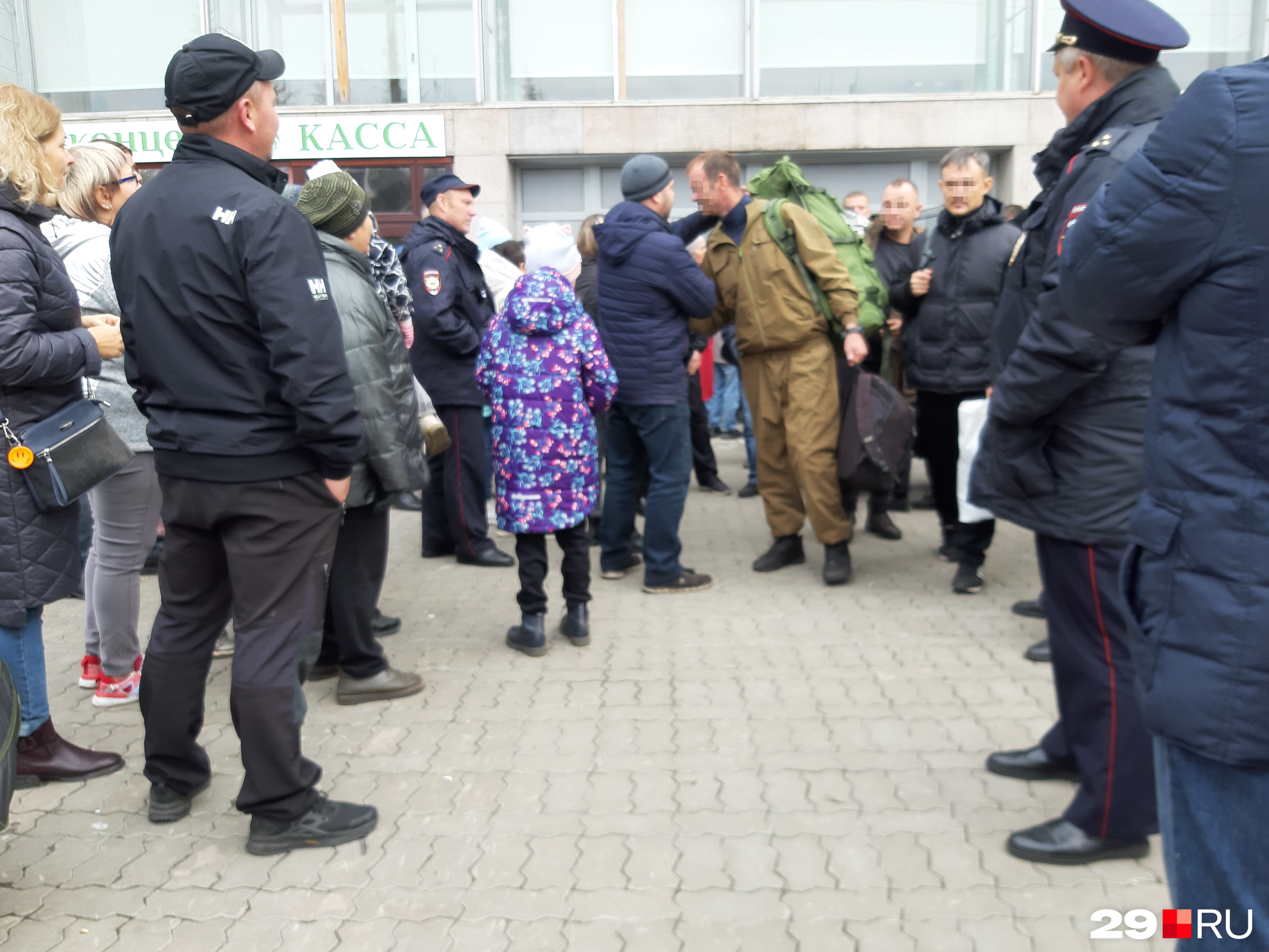 Немногие уезжают налегке Немногие уезжают налегке