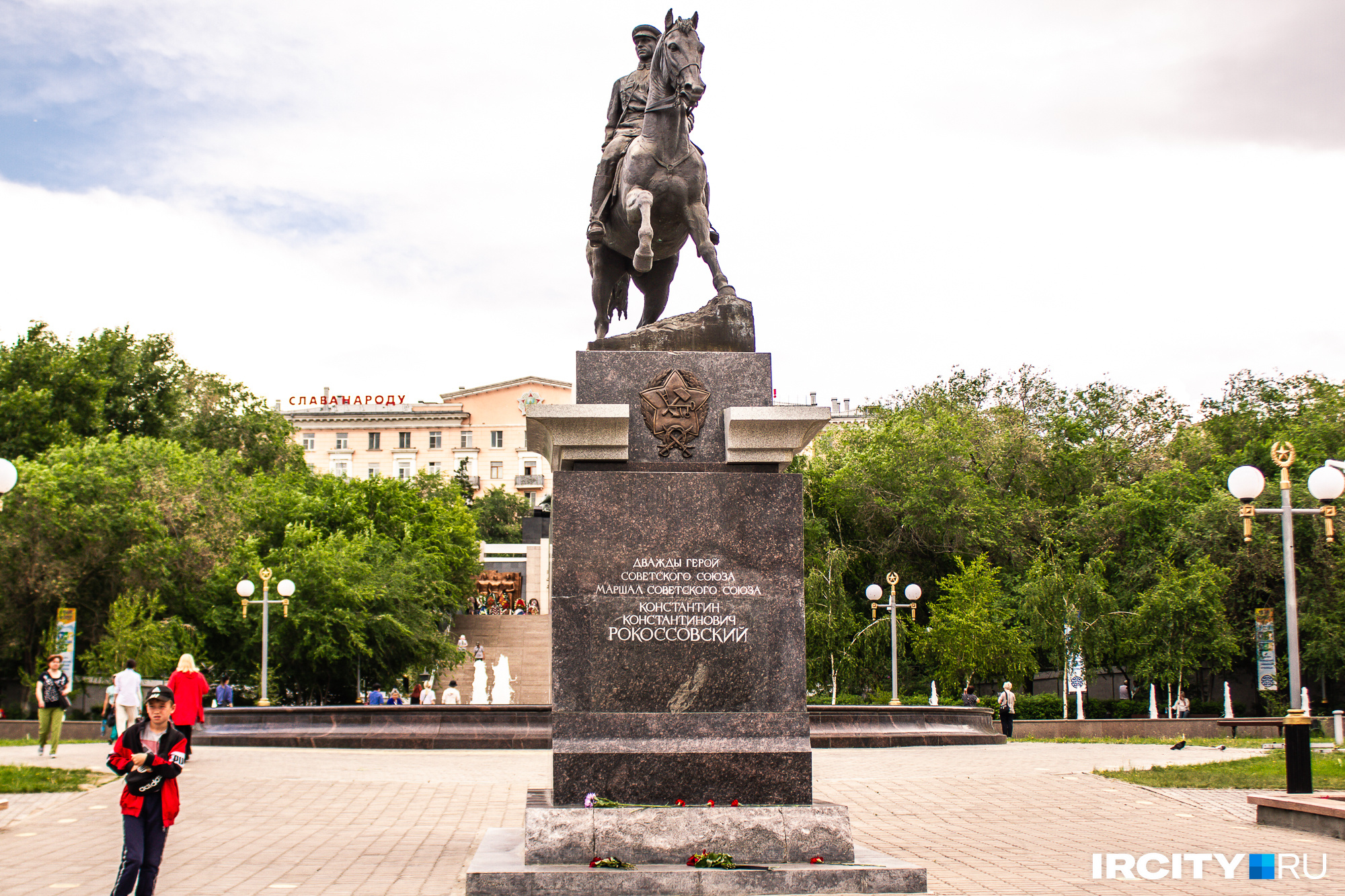 Памятник Маршалу Советского Союза Константину Рокоссовскому, который был установлен в парке мемориала Победы в 2019 году