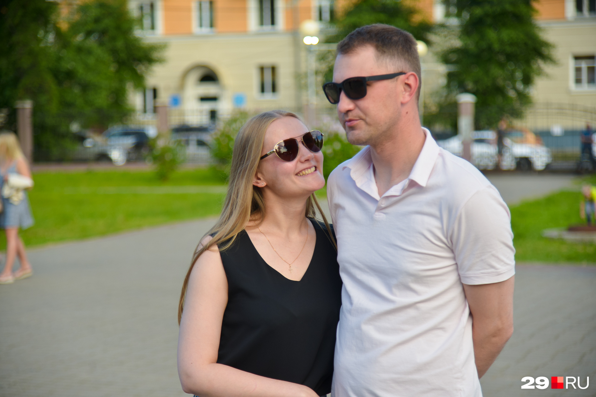 Не просто праздник, а еще и выходной день — настроение у горожан было веселым Не просто праздник, а еще и выходной день — настроение у горожан было веселым