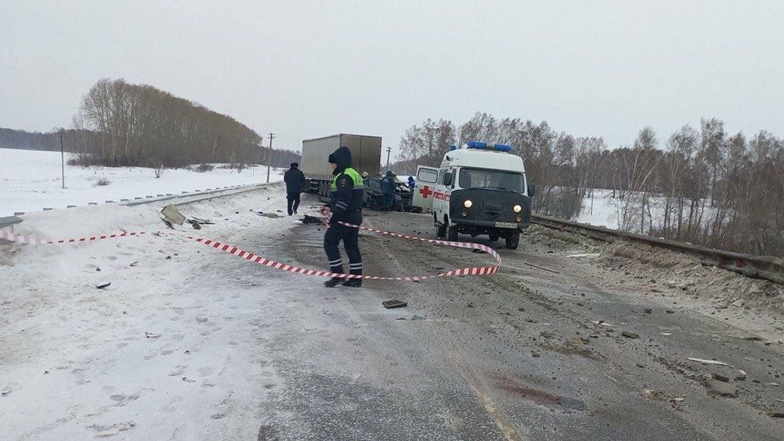 На топкинской трассе в Кузбассе вновь смертельное ДТП: погибла женщина