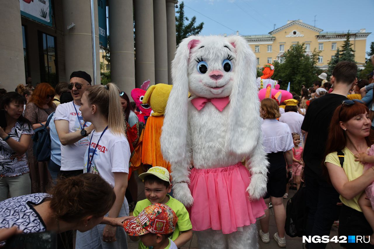 шествие кукол в новосибирске. шествие кукол в новосибирске. куклы для шествий. квест кукольный театр. япония ростовые куклы.