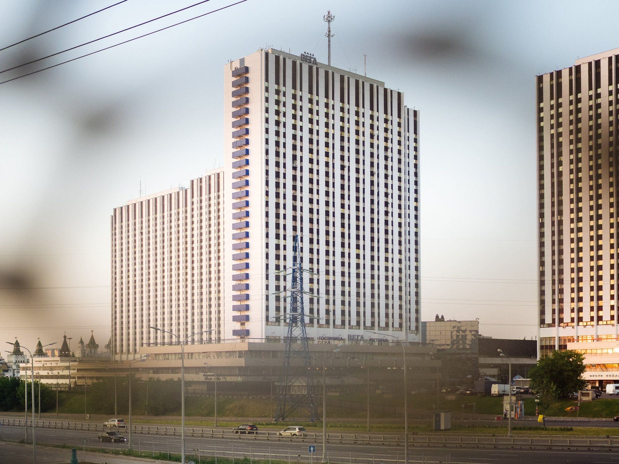Из центра Москвы после дежурного осмотра Красной площади также быстрее всего добраться на метро: 15 минут — и вы на месте, в Измайлово Из центра Москвы после дежурного осмотра Красной площади также быстрее всего добраться на метро: 15 минут — и вы на месте, в Измайлово