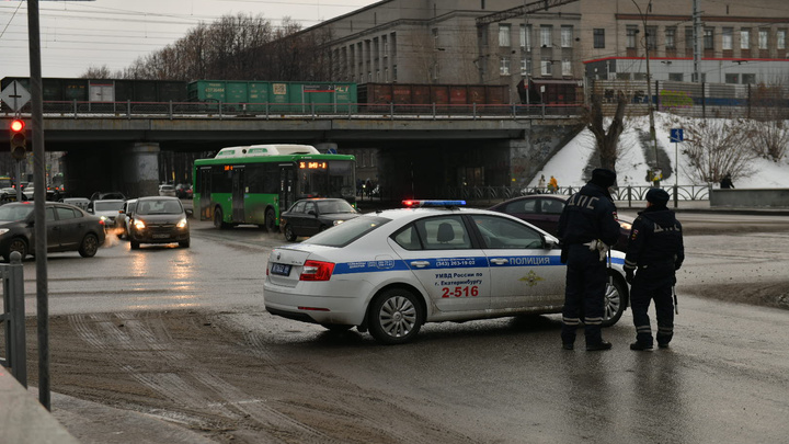 В Екатеринбурге полицейские перекрыли часть проспекта Ленина