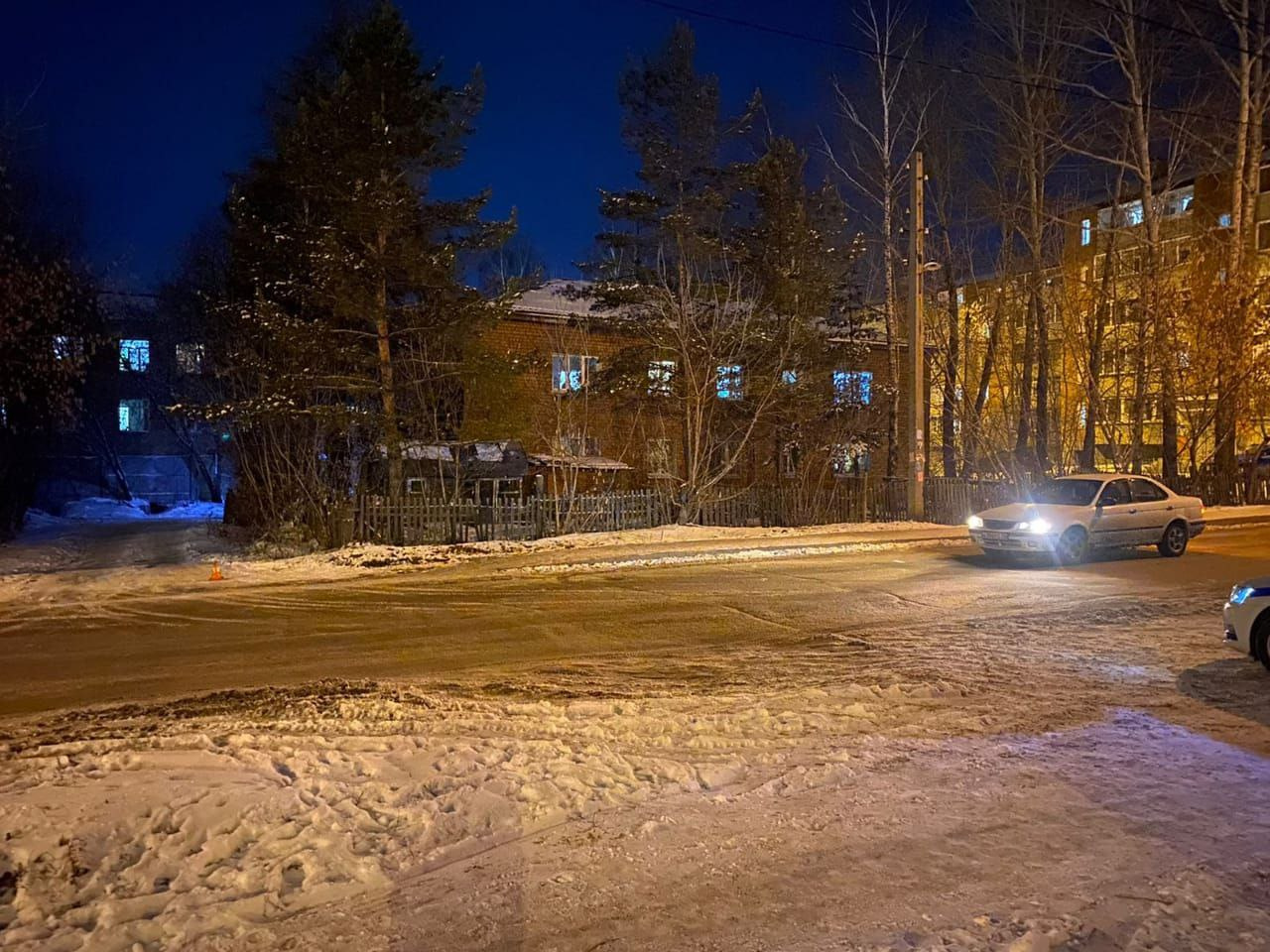 Пьяный водитель без прав сбил 19-летнюю девушку на тротуаре в Иркутске