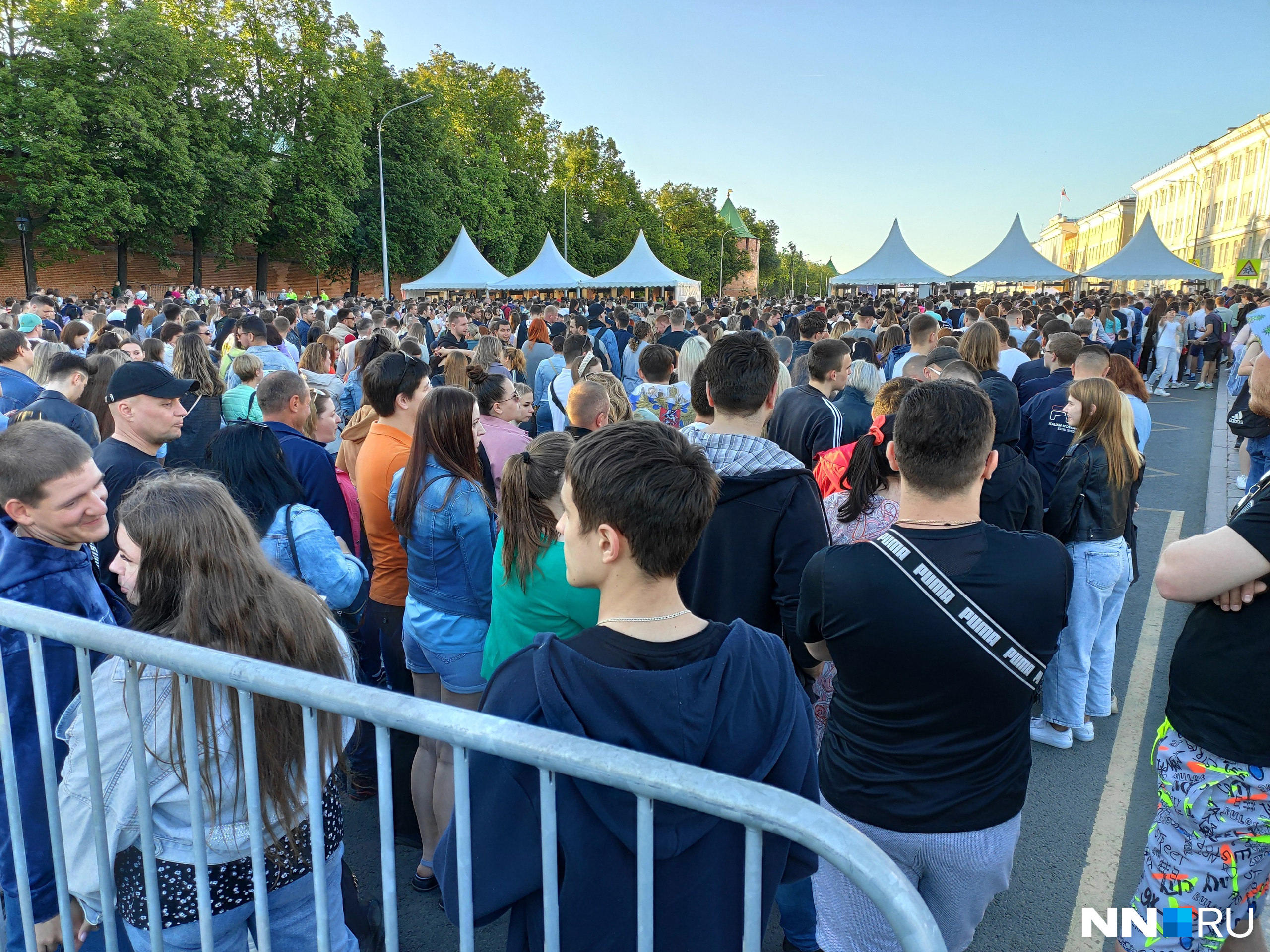 19 июня. Площадь Минина и Пожарского Нижний Новгород концерт. 12 Июня площадь Минина. 12 Июня Нижний Новгород. Площадь Минина и Пожарского Нижний Новгород день молодёжи.