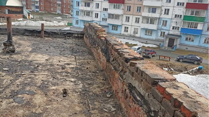 Власти отремонтируют сгоревшую крышу инфекционной больницы в Шерегеше