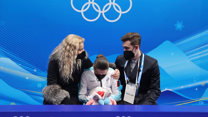 «Ее просто сломали»: Камила Валиева упала во время финального проката на Олимпиаде