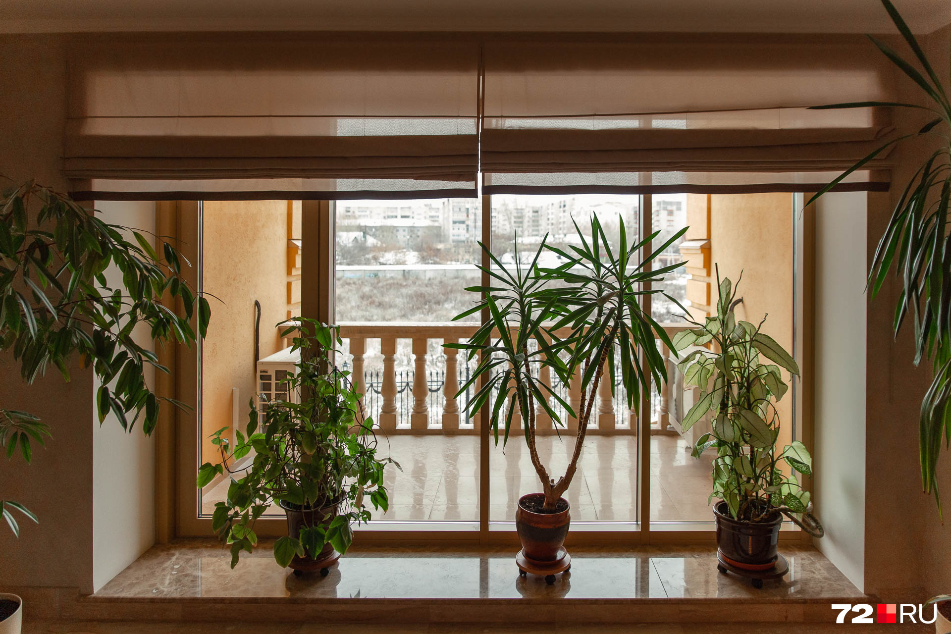 Завершаем виртуальную экскурсию по дому кадром с минималистичным балконом. О каком доме вы бы еще хотели узнать что-то интересное? Обязательно напишите об этом в комментариях