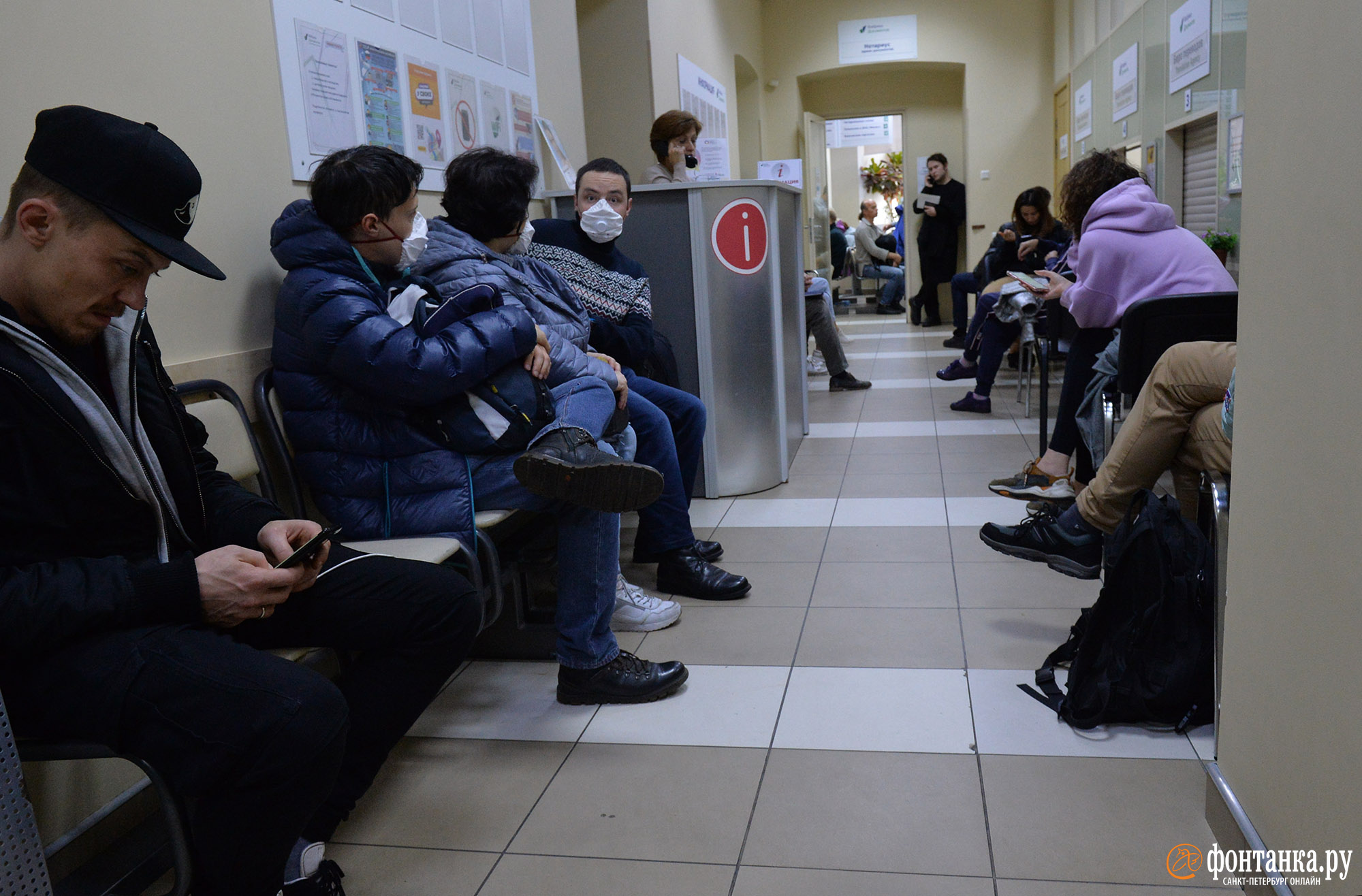 По всей России люди выстраиваются в очереди к нотариусам, чтобы оформить доверенность на близких