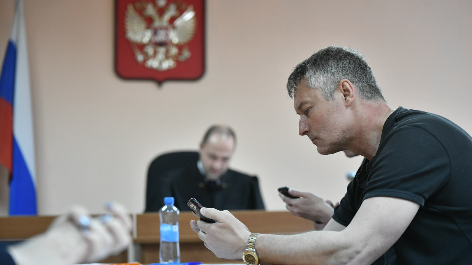 Суд в Екатеринбурге назначил Евгению Ройзману рекордный штраф за репост сторис