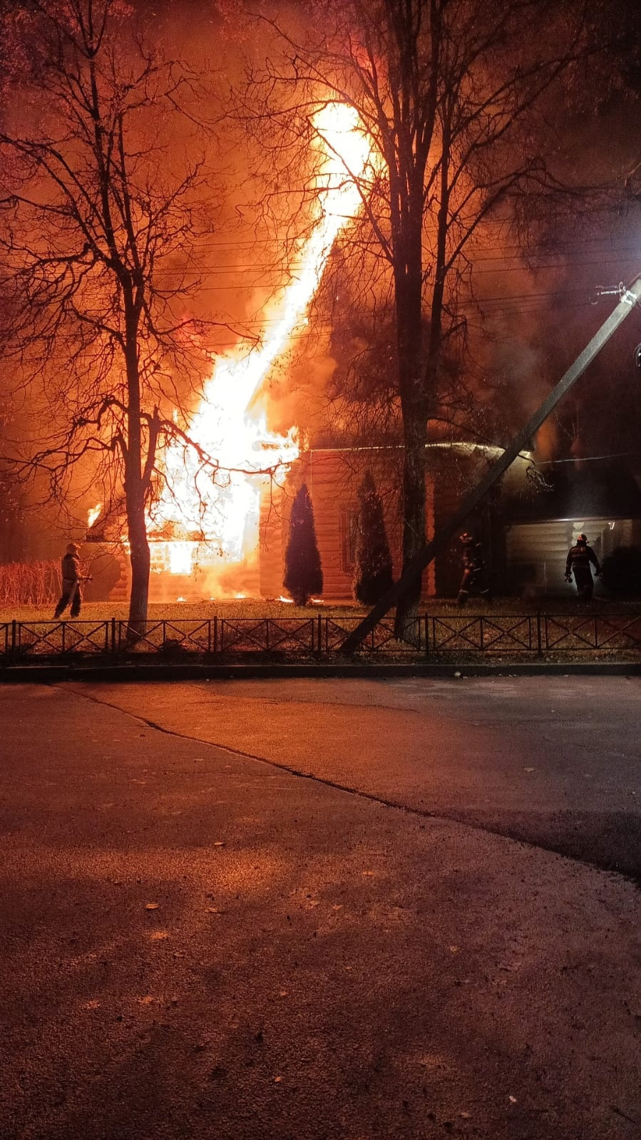 Первые итоги пожара в Вениаминовской церкви в Янино: настоятель назвал вероятный ущерб, убранство выгорело всё